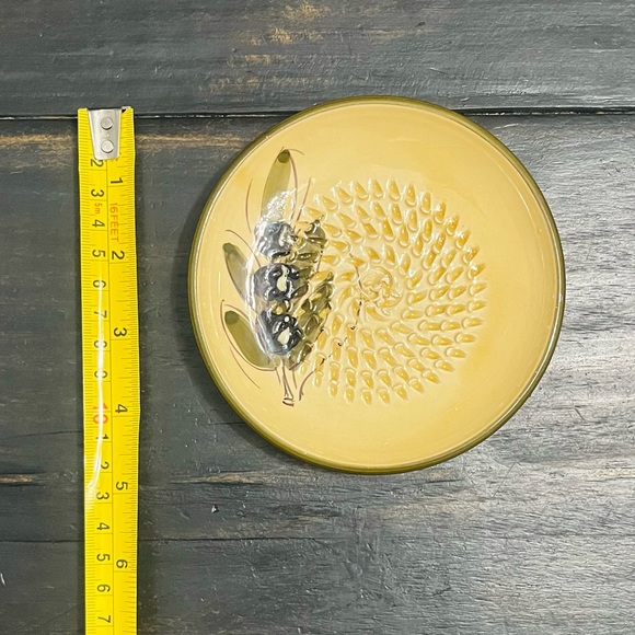 Elaboracion Artesanal Handpainted Ceramica Española Garlic Grater Dish w Olives - Picture 6 of 7